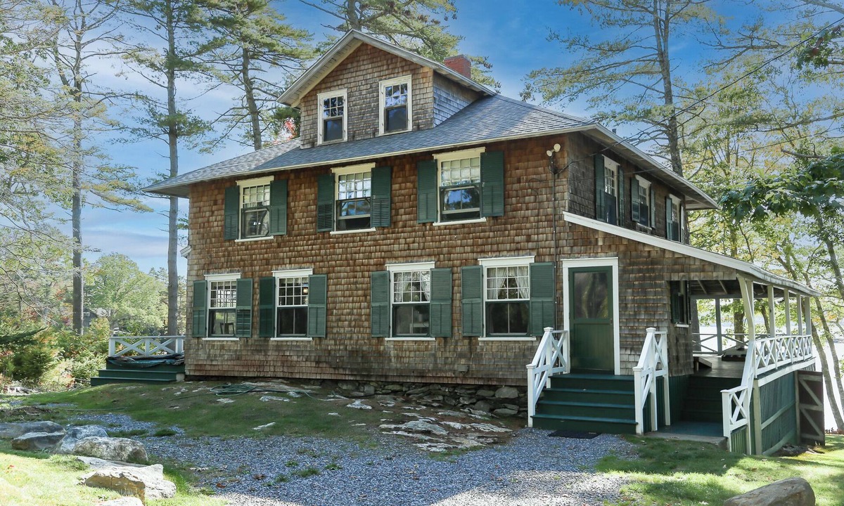 Bayville Cottage | White Pines Cottage - Classic Maine Cottage - Waterfront on Linekin Bay!
