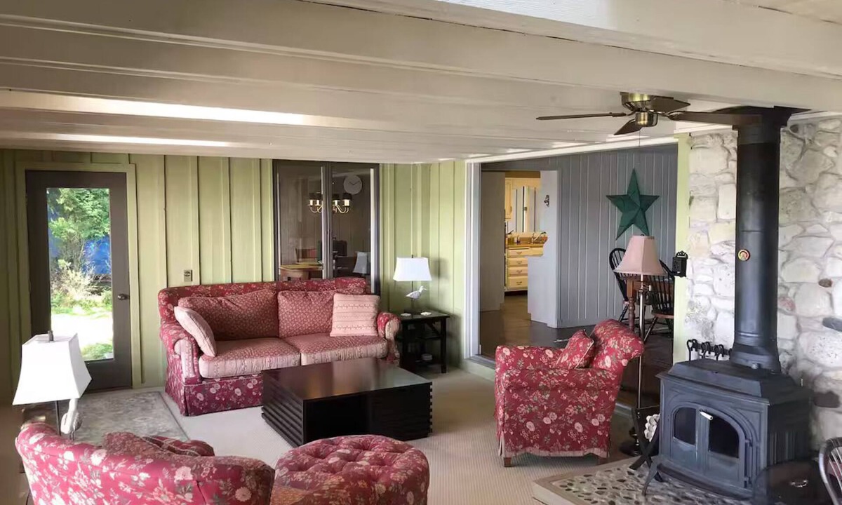 Sturgeon Bay House | White Rock at 4160 Glidden Drive