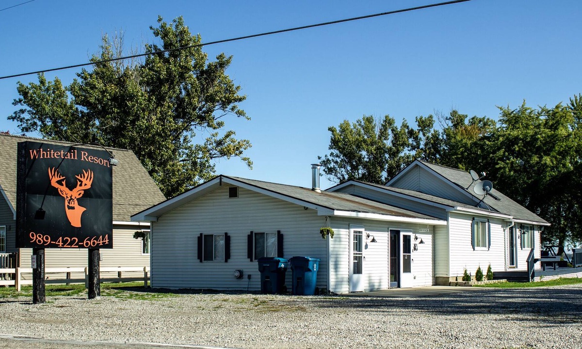 Houghton Lake Resort | Whitetail Family Resort (Bear Cabin)