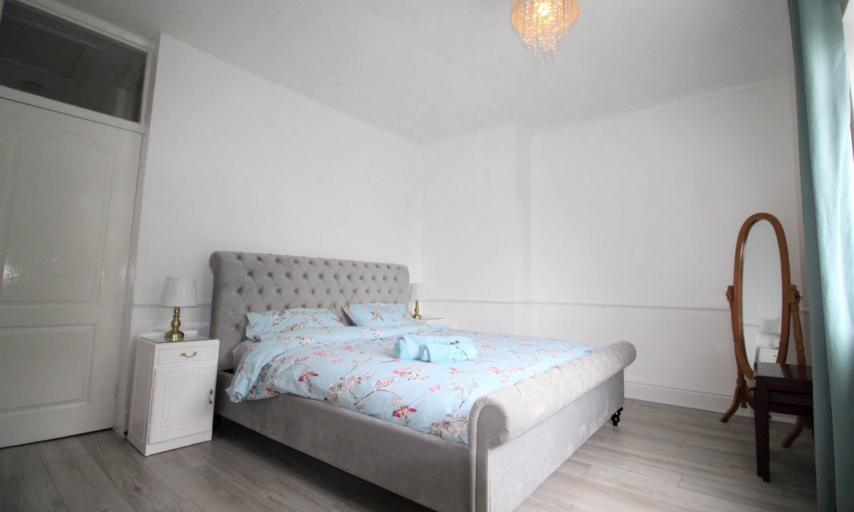 Whitley Bay House | Whitley Bay House Sleeps 6 with Garden