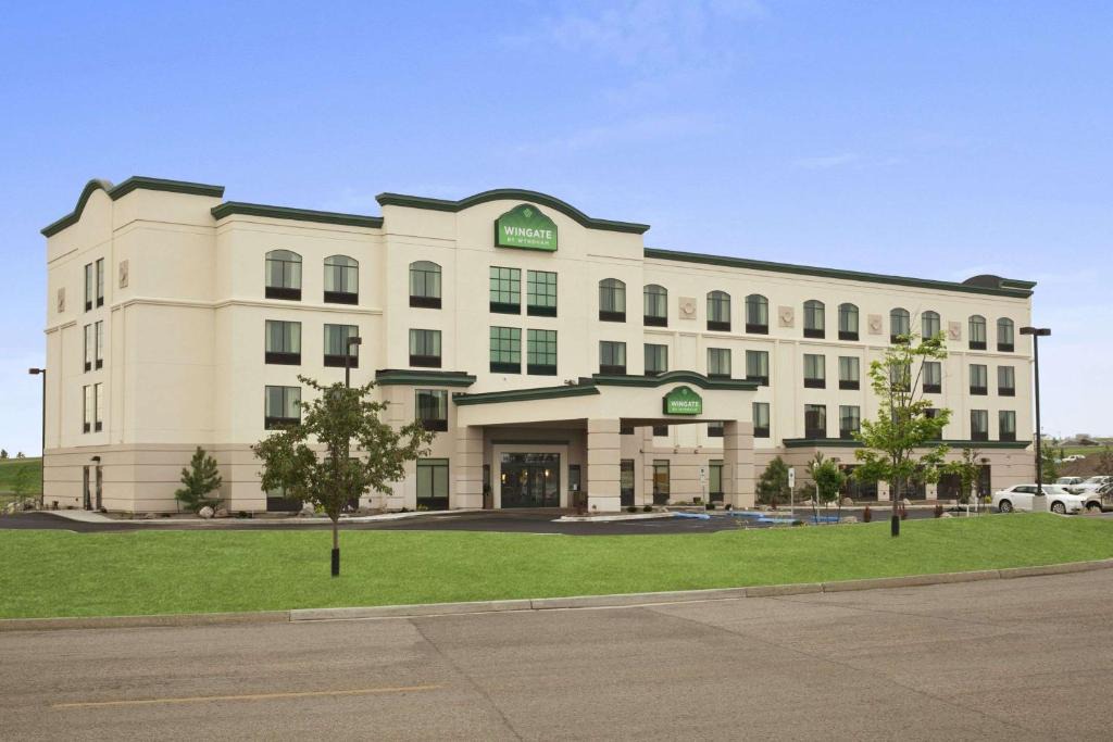 Bismarck Hotel | Wingate by Wyndham - Bismarck