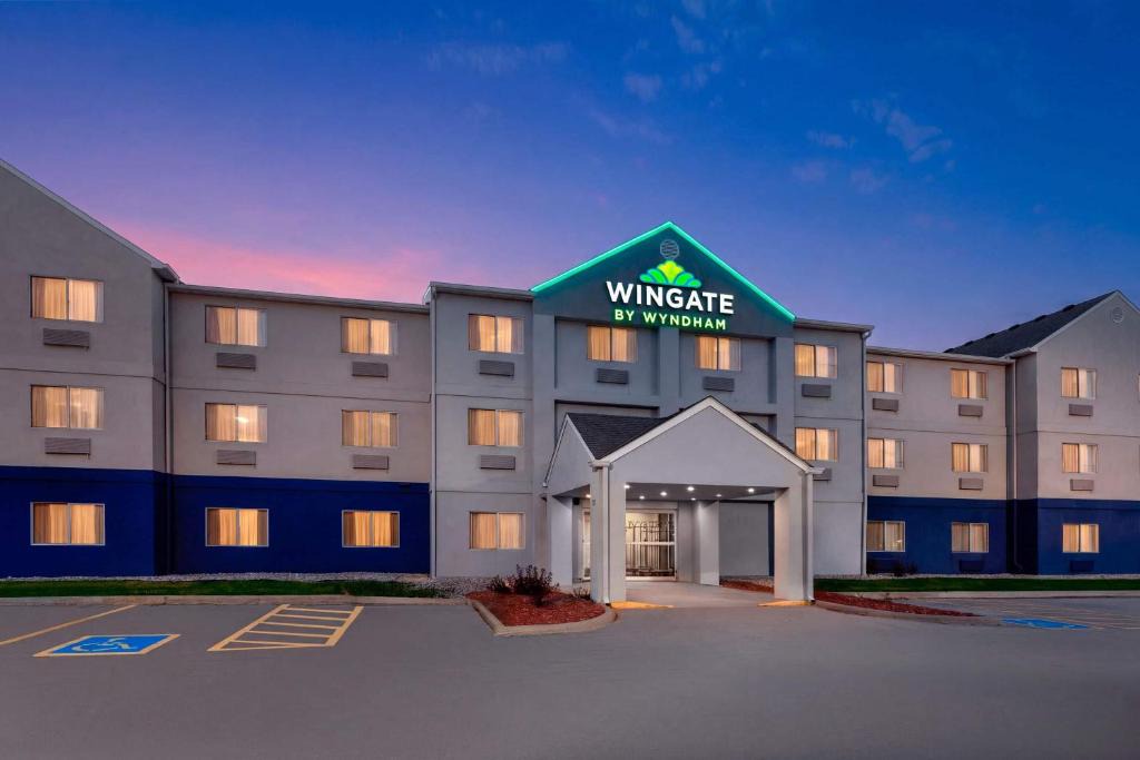 Oshkosh Hotel | Wingate by Wyndham Oshkosh