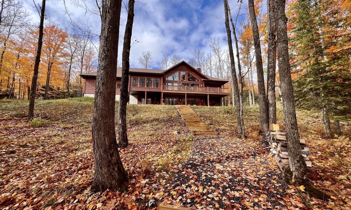 Presque Isle Cabin | WinMan Paradise! ON Water! Finished BSMT!