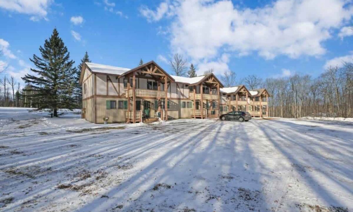 Bessemer Villa | Winter Ski Hangout I Alpen Villas at Powderhorn Mountain