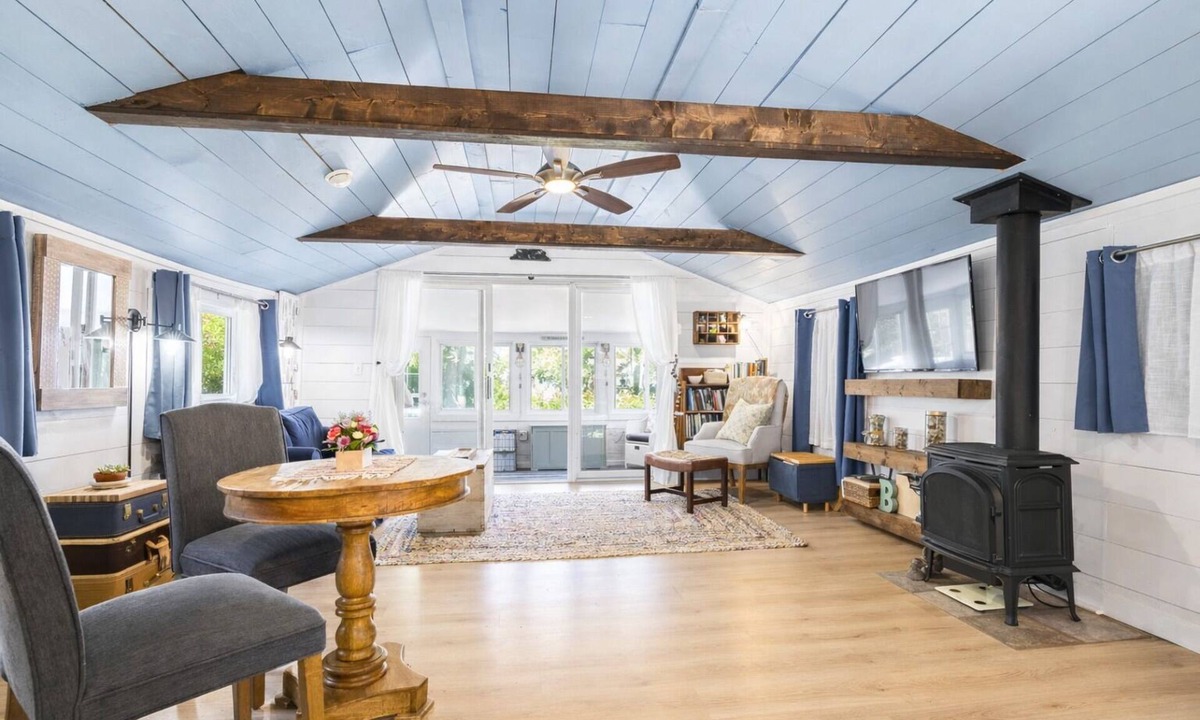 Mid-Coast and Islands Cottage | With an easy, scenic walk to the beach, you'll enjoy daily tides and sunsets.
