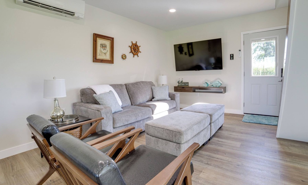 Horton Cottage | Wolf Lake Vacation Rental with Fire Pit!