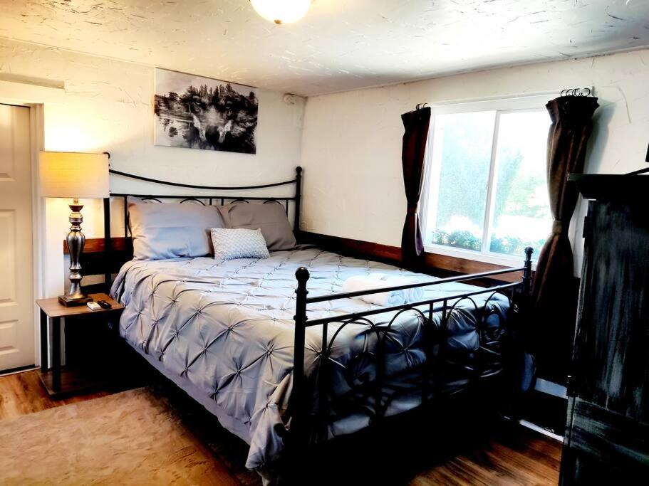 Noblesville House | Wolf's Cabin-Walk to Downtown Noblesville
