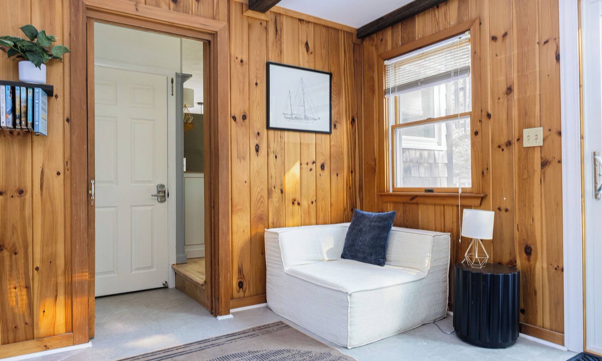 Kenyon Cottage | Wonderful 3-bedroom cottage in South Kingstown - Beach Passes Included