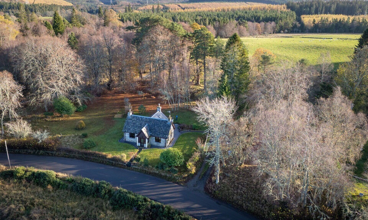Inverarnie House | Wonderful private villa for 6 guests with WIFI, TV and panoramic view