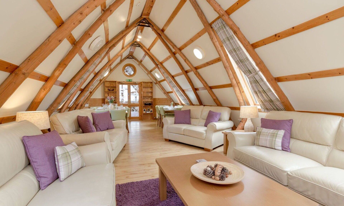 Maybole Villa | Wonderful private villa for 16 guests with WIFI, TV, patio, pets allowed and panoramic view