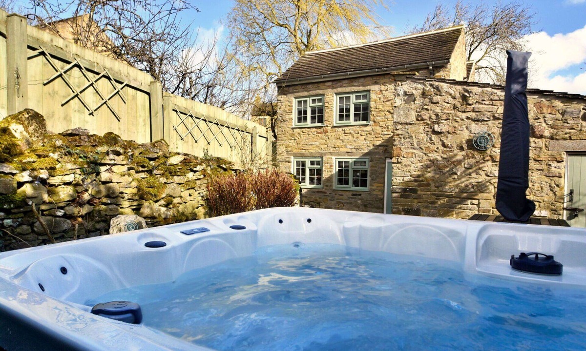 Bellerby House | Wonderful villa for 6 people with WIFI, hot tub, terrace and pets allowed