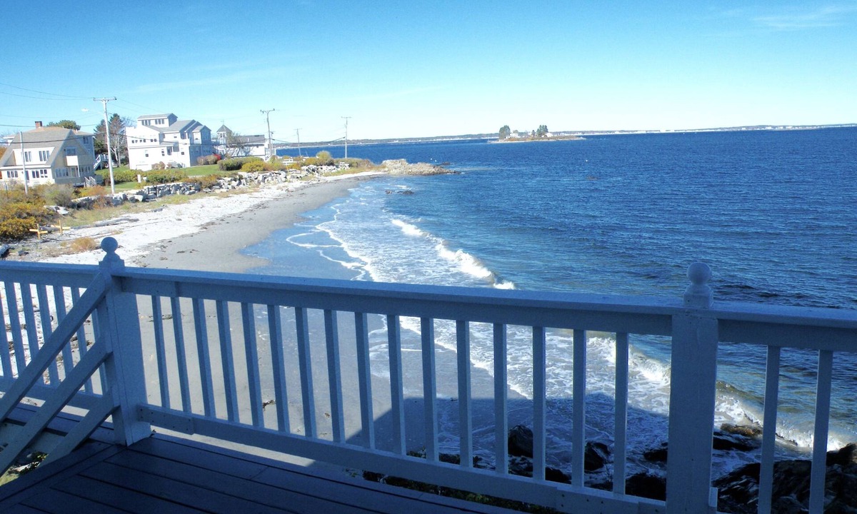 Biddeford Pool House | Wonderful Waterfront Home! Available from September 12th and October 2026