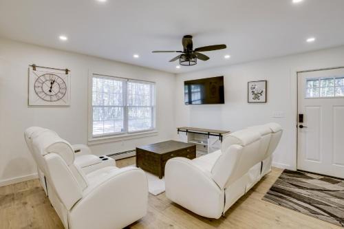 West Buxton House | Wooded Retreat w/Pet-Friendly Yard in Standish