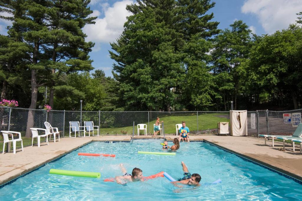 Wisconsin Dells Hotel | Woodside Dells Hotel & Suites