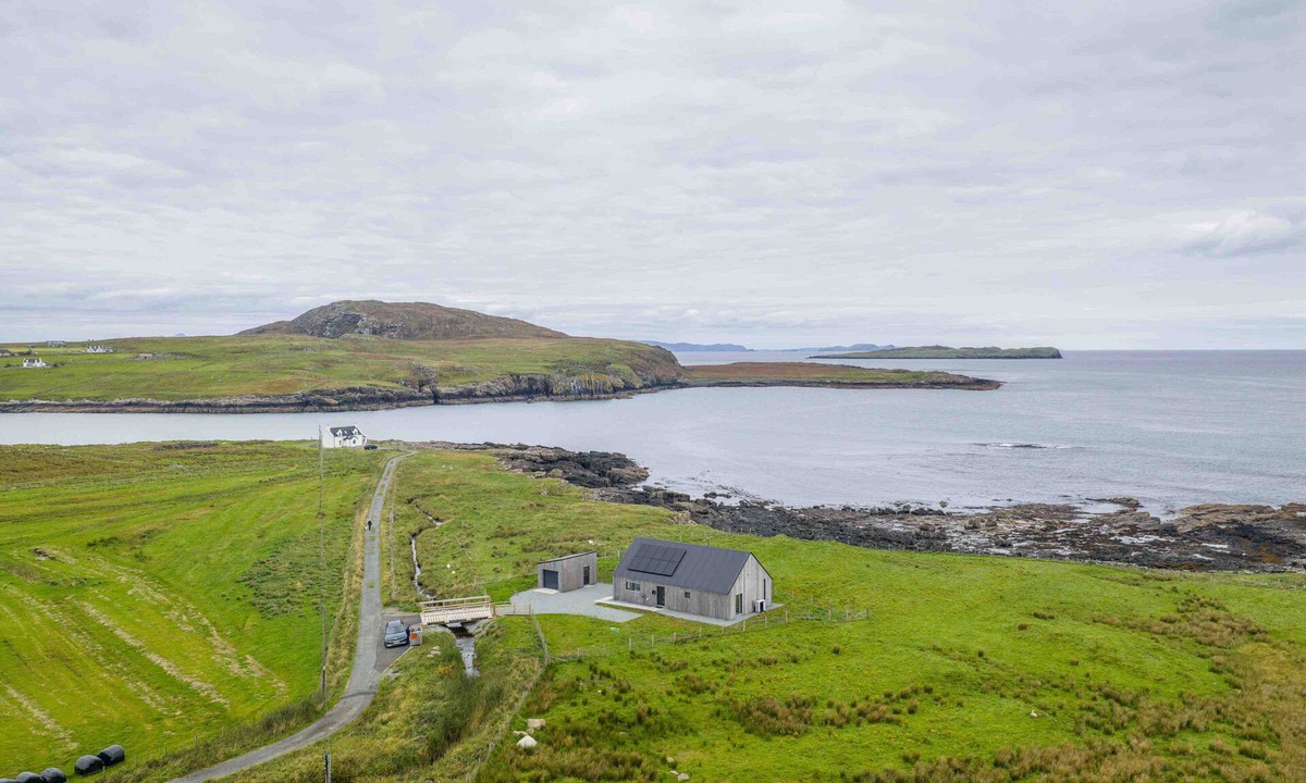 Kilmaluag House | Wow sea-view! walks, cliffs, wildlife - spacious contemporary home