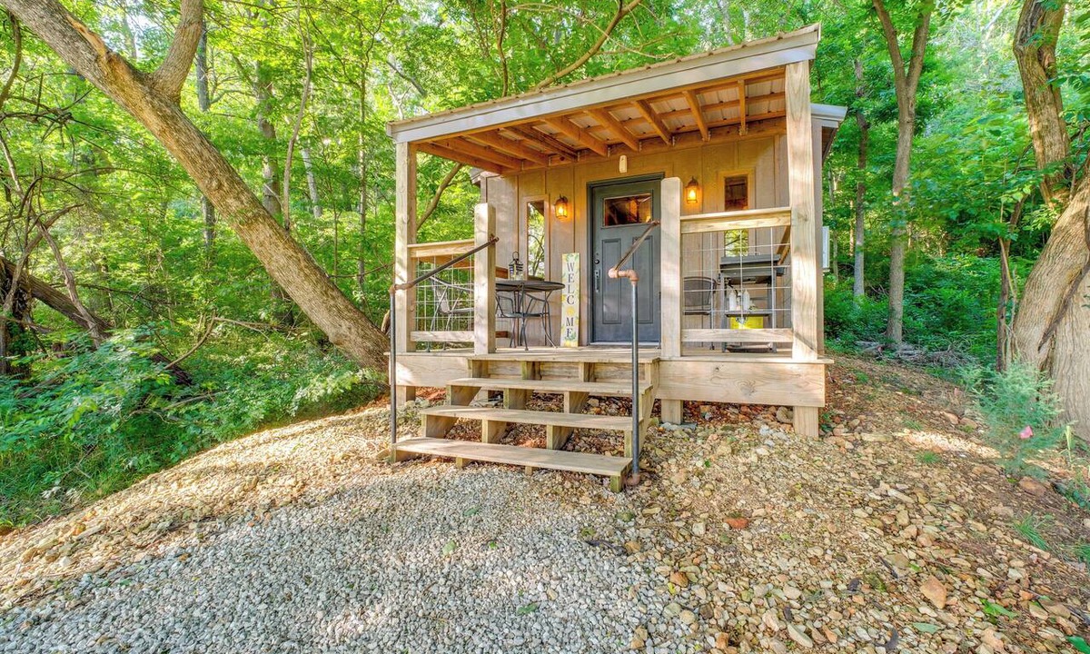 Powell Apartment | Wren's Nest Cabin: Missouri Ozarks Getaway!