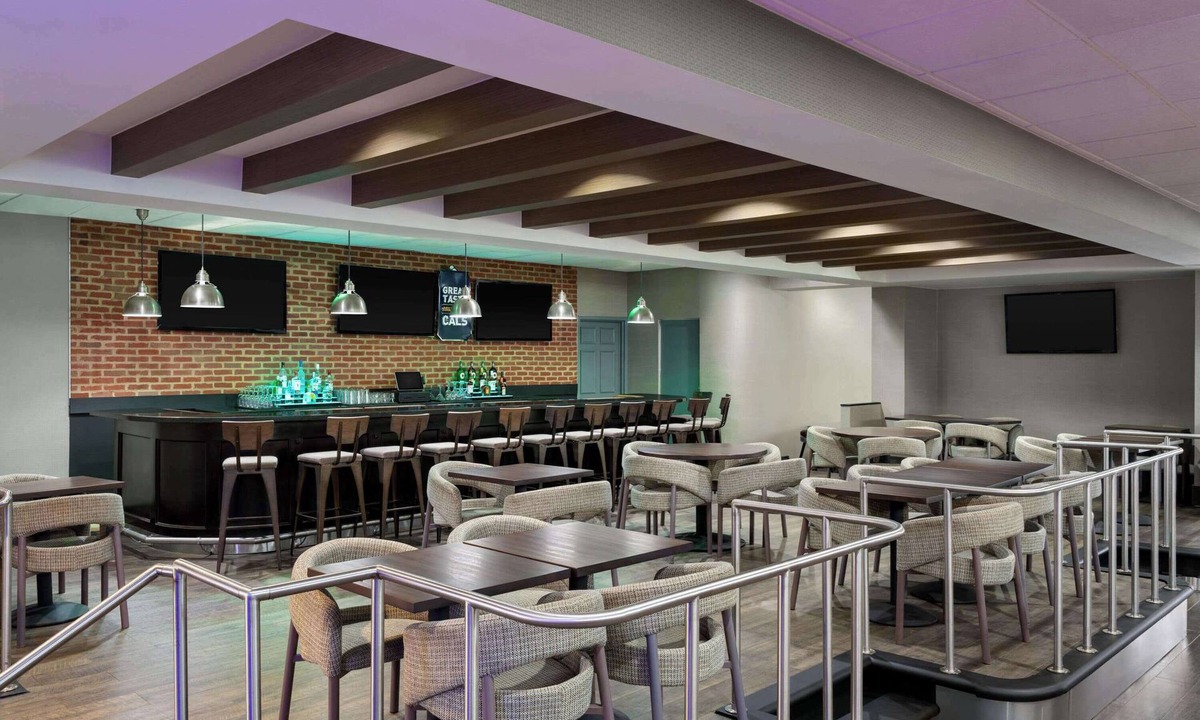 McKnight Hotel | Wyndham Garden Pittsburgh Airport