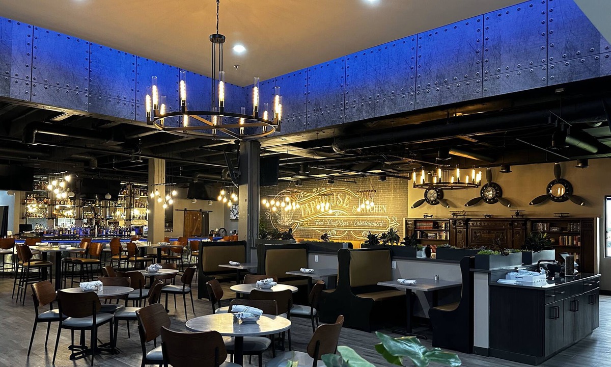 Wayne Hotel | Wyndham Indianapolis Airport