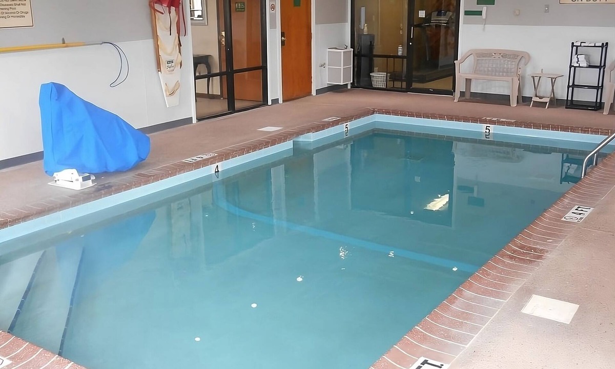 Lexington Resort | Your Home Away From Home! Free Breakfast, Free Parking, Near Applebee s Park