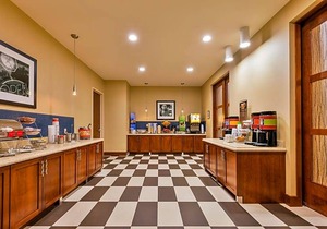 2-Star Hotel ∙ Hampton Inn & Suites Owensboro Downtown Waterfront
