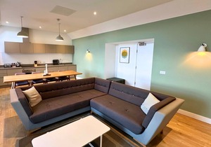 A john o'groat that sleeps 8 guests in 4 bedrooms