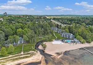 🏖️ Bay View Couples Retreat @ The Shores | Wow Views | Direct Beach Access ➠ 5586