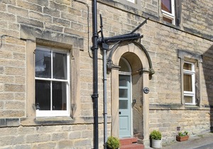 Cosy and welcoming terraced cottage a short walk from the beach at Alnmouth.