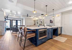 Downtown Sister Bay Waterfront Condo – Walk to Everything