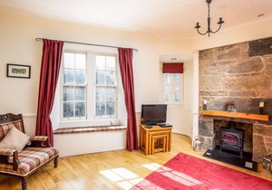 Grassmarket apartment with views to Edinburgh Castle - two bedrooms
