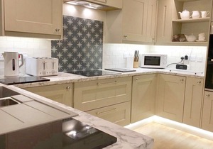 Hidden Gem Award Winner 2018, Cottage in Alnmouth, garden, tree house, parking