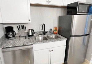 Modern 3-bedroom near downtown. Spacious & comfy.