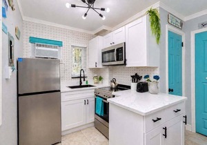 🌴Poolside Studio @ Tropic Terrace | Ground Floor Steps to Beach King Bed ➠ TT10