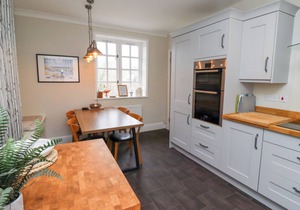 ROSEDALE LODGE, pet friendly, country holiday cottage in Alnmouth