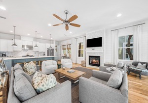 Stunning WaterColor Retreat: Bikes, WaterColor Beach Club Access, Carriage House, Pure Relaxation!