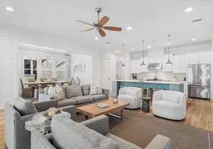 Stunning WaterColor Retreat: Bikes, WaterColor Beach Club Access, Carriage House, Pure Relaxation!