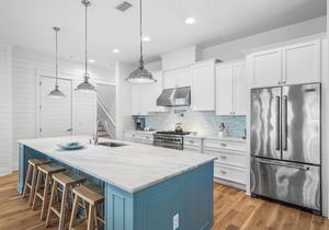 Stunning WaterColor Retreat: Bikes, WaterColor Beach Club Access, Carriage House, Pure Relaxation!