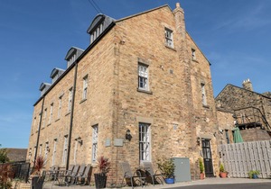 SUNSET POINT, family friendly, character holiday cottage in Alnmouth