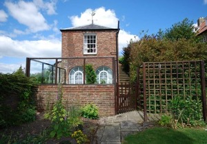 THE OLD WATCHTOWER, romantic, country holiday cottage in Alnmouth