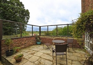 THE OLD WATCHTOWER, romantic, country holiday cottage in Alnmouth
