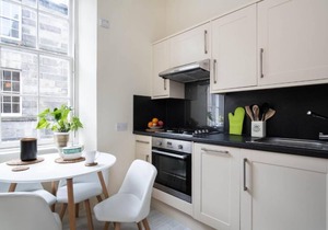 Warm & cosy 2-bedroom apartment in the heart ❤️ of Stockbridge; picturesque area