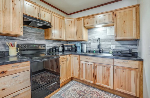 Kewaunee House | 0.5 MI to Kewaunee River: Boat, Fish, Kayak!