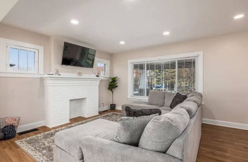 Livingston Park House | 09) Entire home/Games/Fenced in yard!