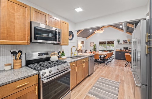Evart House | 1/2 acre, 450 feet of lake frontage and a sandy beach with sunsets!