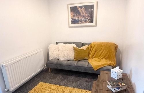 South Shields Apartment | 1 Bed Flat - Sleeps 3 - Parking - Pet friendly