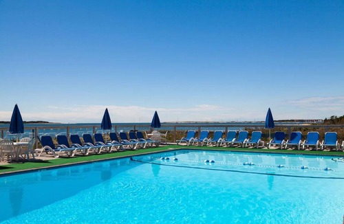 West Yarmouth Apartment | 1 Bedroom 1.5 Bath Townhouse, Green Harbor Resort, Canoe Rentals, Sun Umbrellas