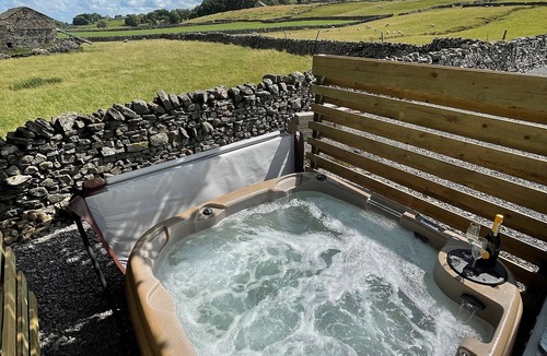 Hawes Ski Chalet | 1 bedroom accommodation in Hawes,