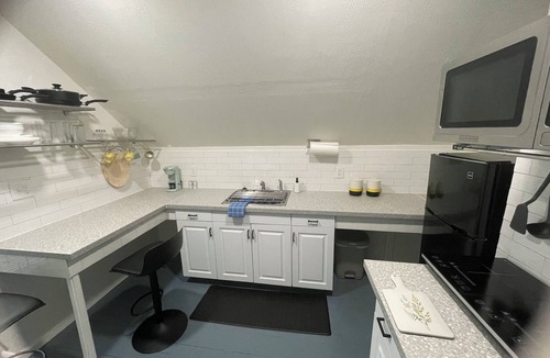 Cleveland Apartment | 1-bedroom apartment less than 20-mins drive to downtown, & the Cleveland Clinic