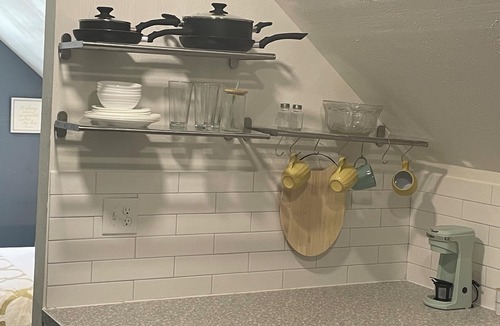 Cleveland Apartment | 1-bedroom apartment less than 20-mins drive to downtown, & the Cleveland Clinic