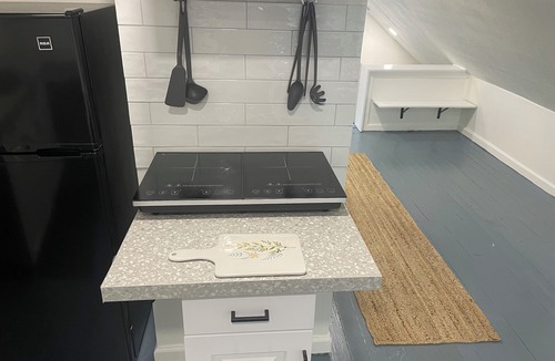 Cleveland Apartment | 1-bedroom apartment less than 20-mins drive to downtown, & the Cleveland Clinic