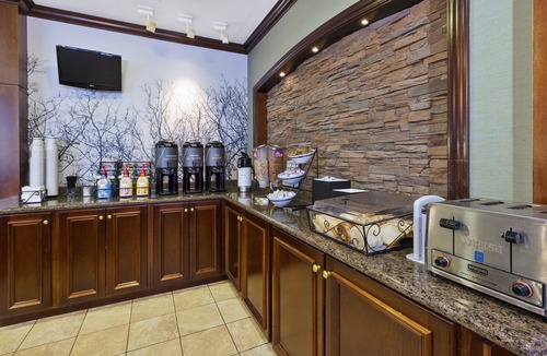 Okemos Condo | 1 Bedroom | Free Breakfast. Pool